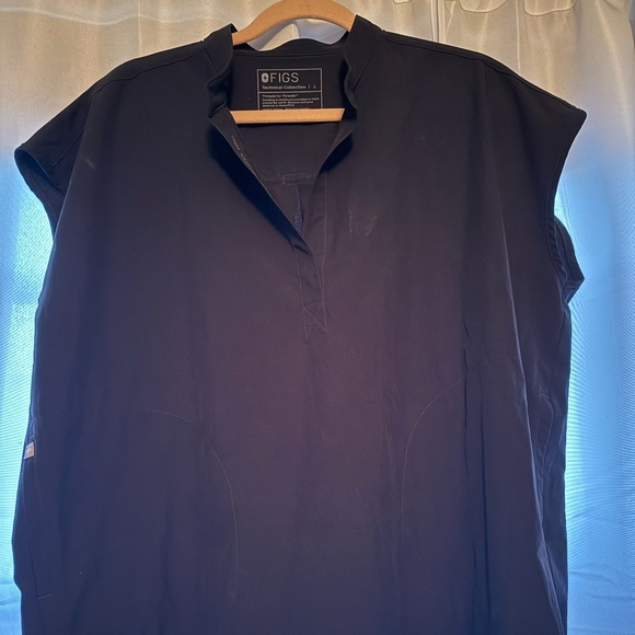Figs. Womens. Rafaela Oversized Scrub Top. Size L. Black - Picture 1 of 2